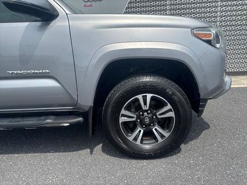 Used 2017 Toyota Tacoma TRD Sport w/ Tow Package (A/T) AWD/4WD image 6