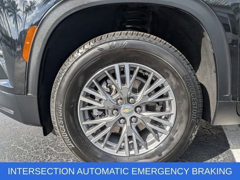 Used 2025 Chevrolet Traverse LT image 6