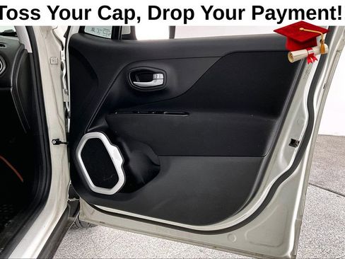 Used 2020 Jeep Renegade Latitude FWD image 23