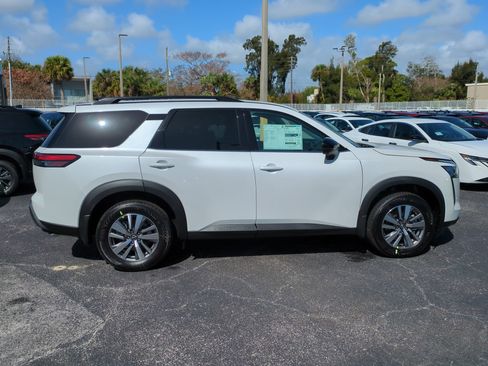 New 2026 Nissan Pathfinder SL FWD image 3