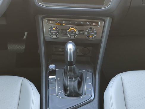 Used 2021 Volkswagen Tiguan SE image 17