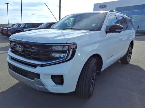 Used 2025 Ford Expedition Platinum w/ Driver's Package image 7