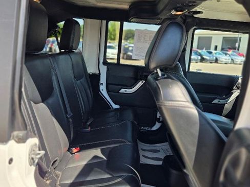 Used 2017 Jeep Wrangler Unlimited Sahara w/ Dual Top Group AWD/4WD image 13