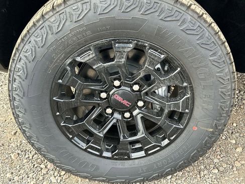 New 2026 GMC Canyon Elevation w/ Convenience Package image 32