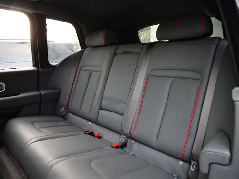 Used 2023 Rolls-Royce Cullinan image 8