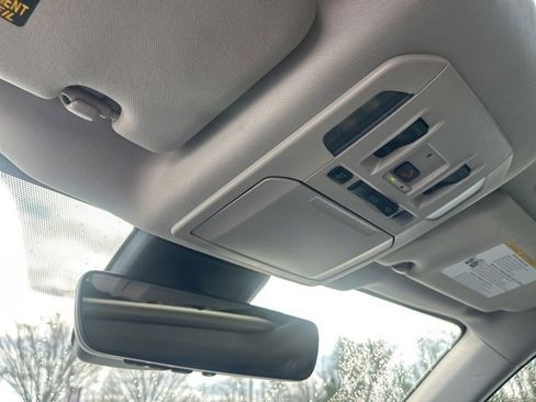 Used 2024 Toyota Highlander XLE image 32