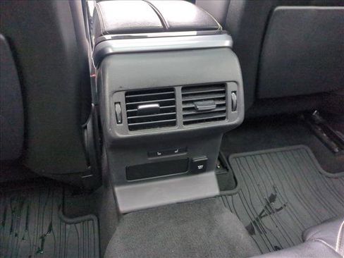 Used 2018 Land Rover Range Rover Velar S image 23