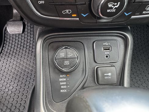 Used 2021 Jeep Compass Trailhawk AWD/4WD image 29