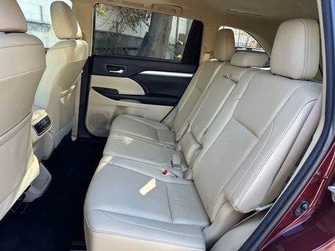 Used 2016 Toyota Highlander XLE image 14