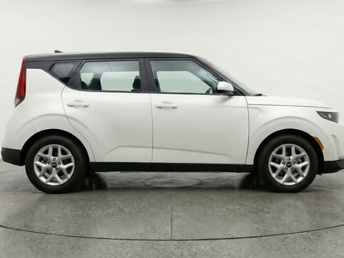Used 2025 Kia Soul LX w/ LX Technology Package image 11