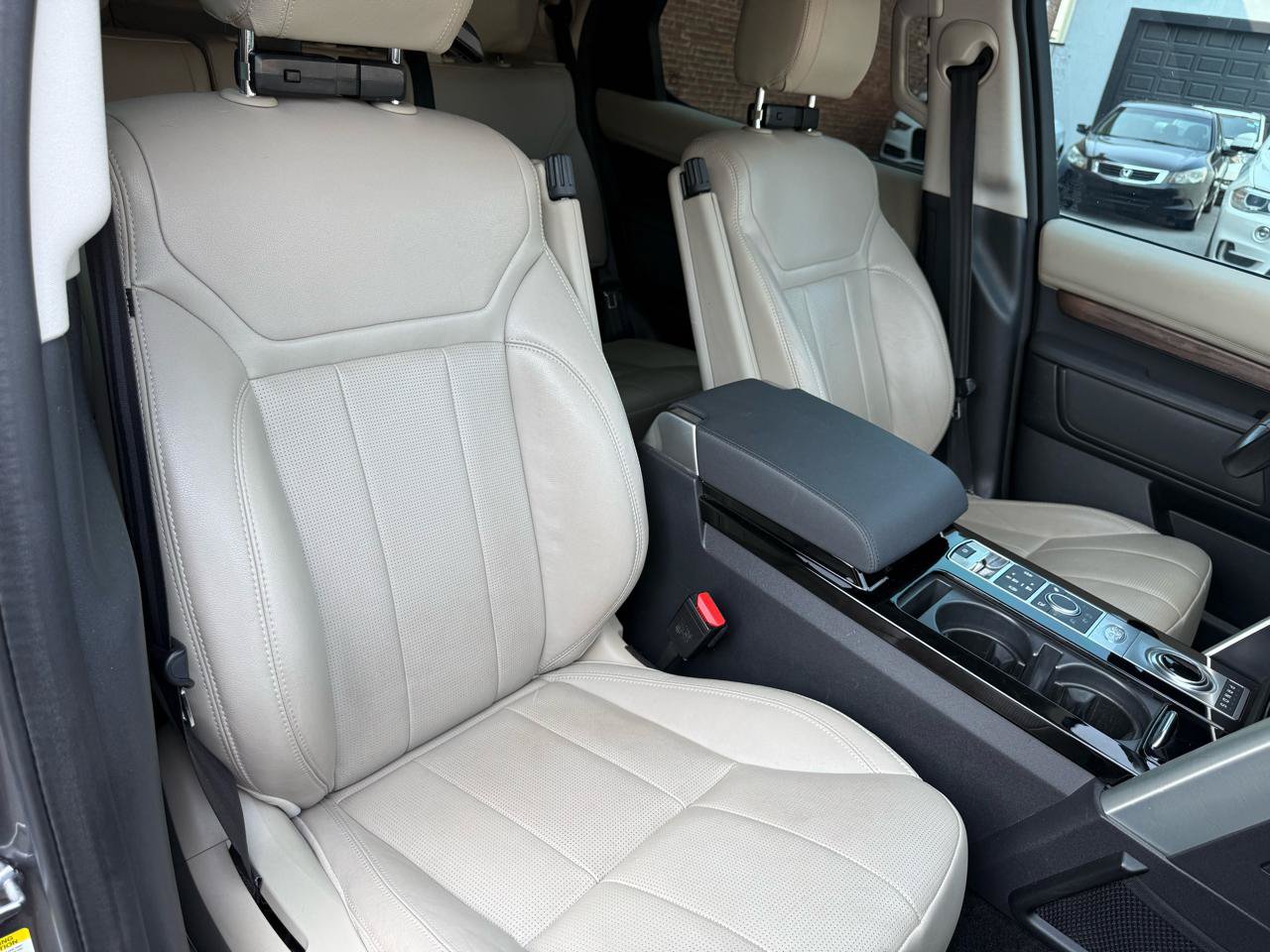 Used 2019 Land Rover Discovery HSE AWD/4WD image 9