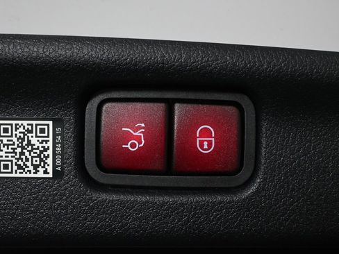 Certified 2025 Mercedes-Benz C 300 Sedan image 29