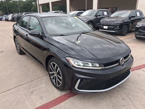 Used 2025 Volkswagen Jetta SE FWD image 6