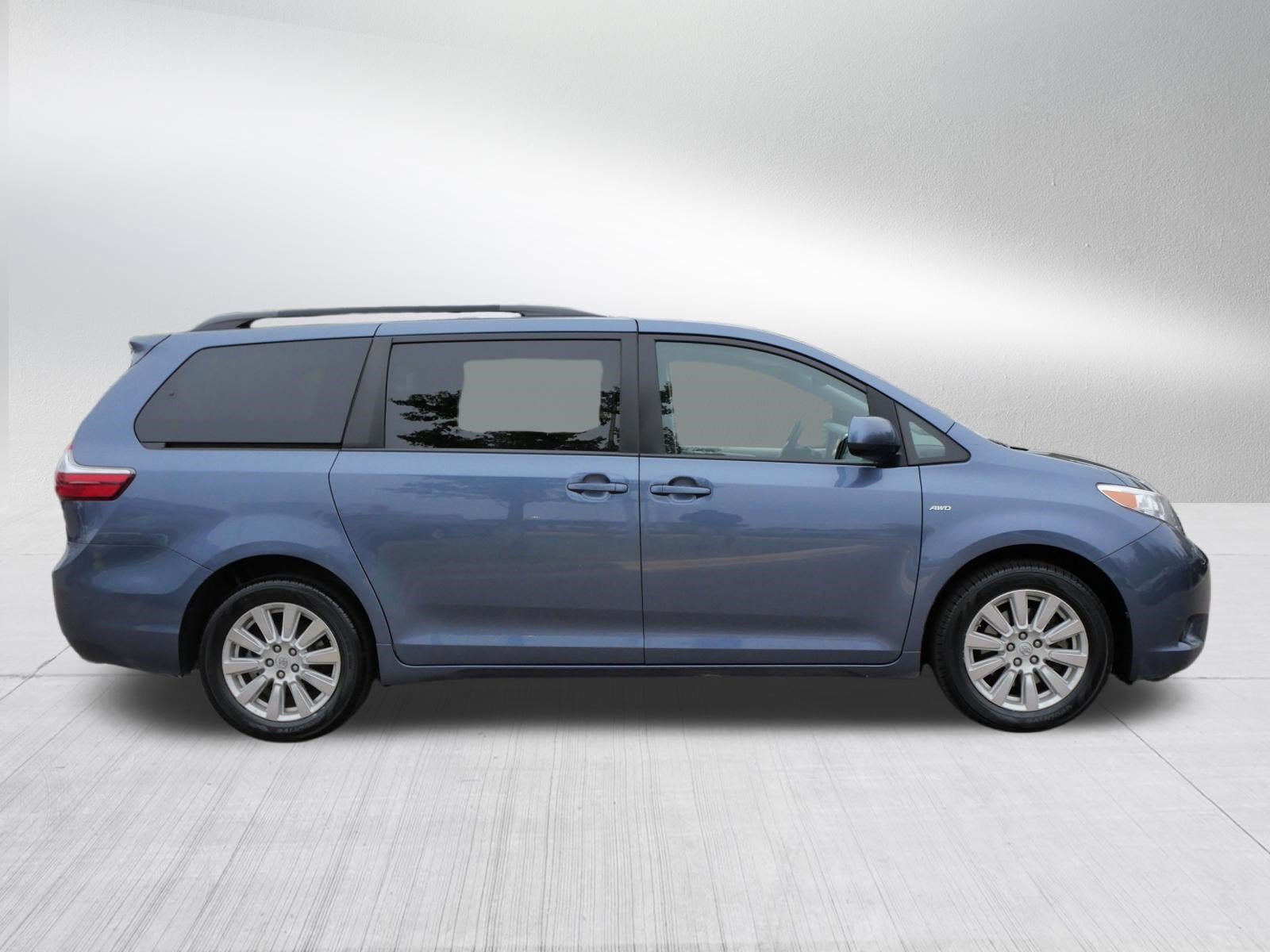 Used 2017 Toyota Sienna LE AWD/4WD image 8