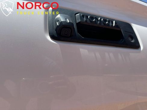 Used 2018 Toyota Tacoma TRD Sport w/ Technology Package image 12