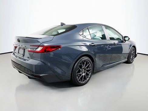 Used 2025 Toyota Camry SE FWD image 4