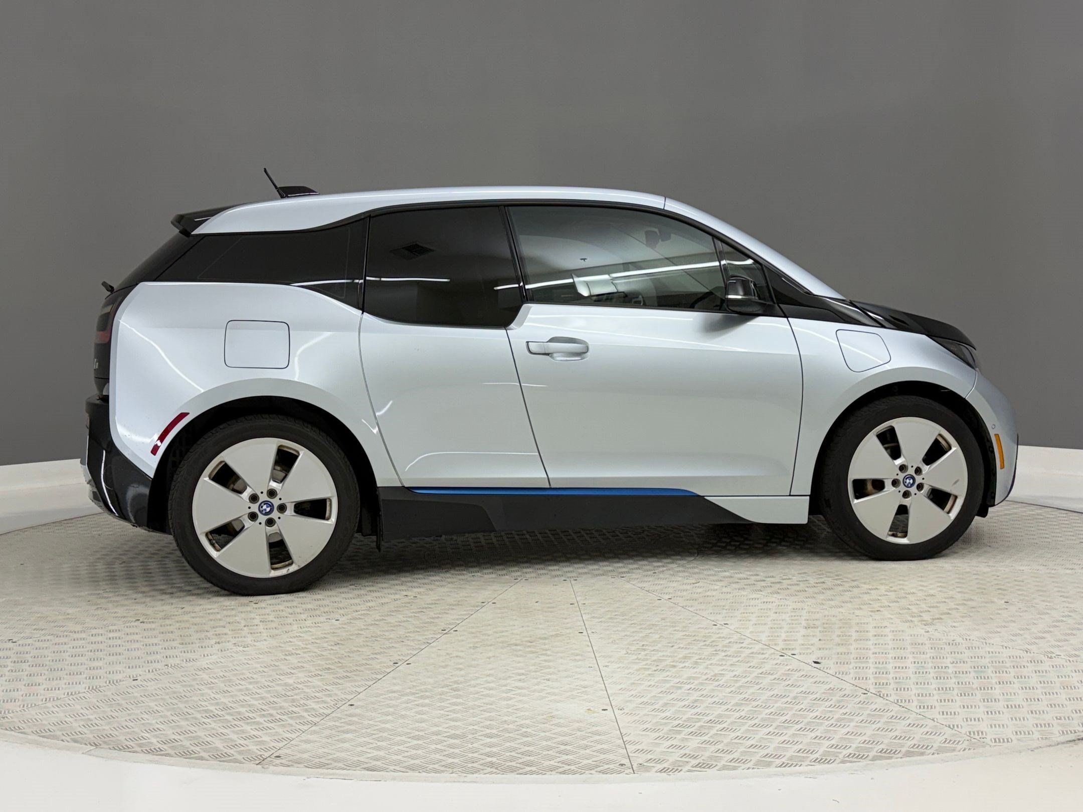 Used 2015 BMW i3 w/ Range Extender RWD image 8