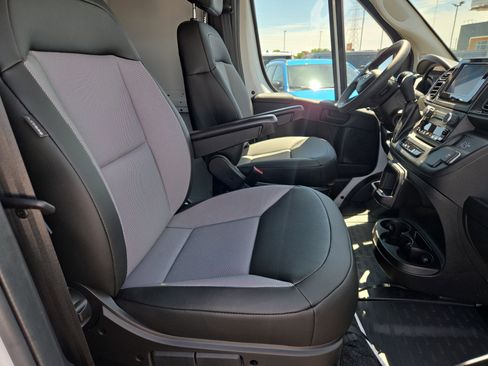 New 2026 RAM ProMaster 2500 w/ Convenience Group FWD image 6
