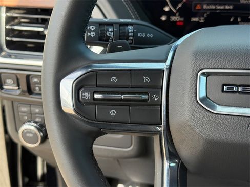 Used 2025 GMC Yukon XL Denali image 13