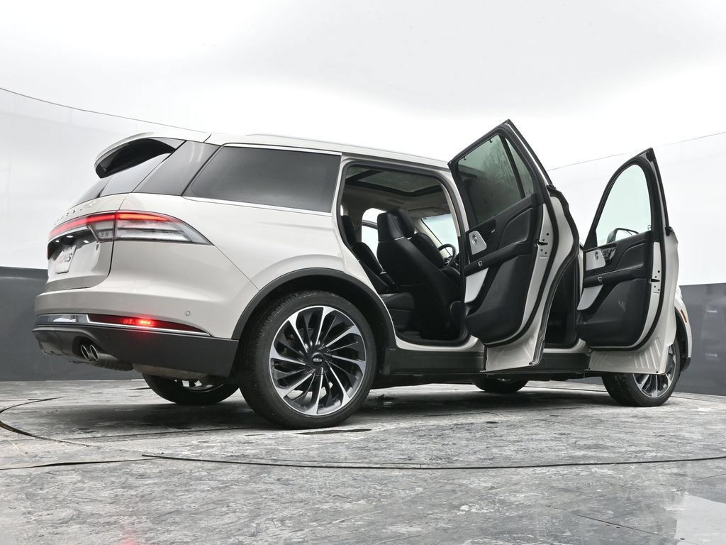 Used 2024 Lincoln Aviator Reserve w/ Equipment Group 201A AWD/4WD image 75