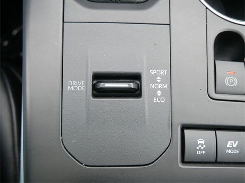 Certified 2021 Toyota Highlander XLE image 18