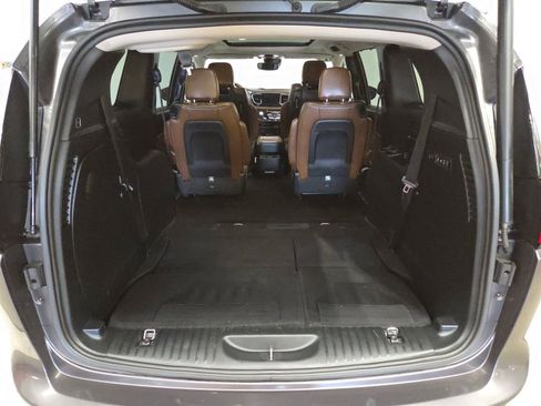 Used 2018 Chrysler Pacifica Limited w/ Advanced Safetytec Group image 8