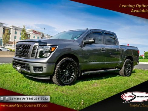 Used 2019 Nissan Titan SV w/ SV Convenience Package image 1