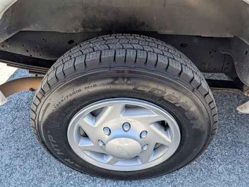 Used 2013 Ford E-350 and Econoline 350 XLT RWD image 10