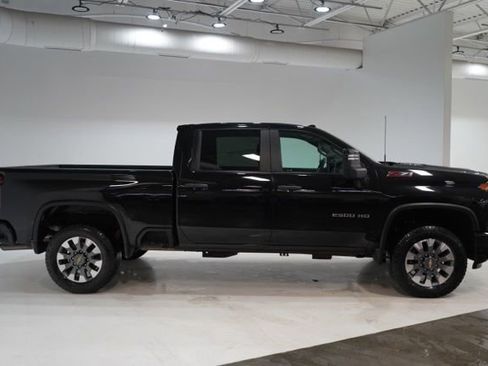 Used 2024 Chevrolet Silverado 2500 Custom w/ Custom Value Package image 4