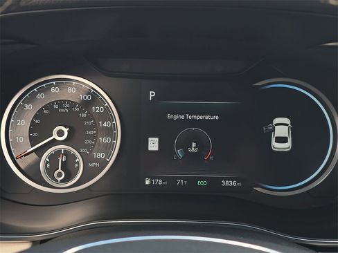 Used 2026 Genesis G70 2.5T image 18