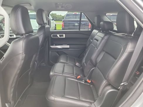 Used 2023 Ford Explorer XLT w/ Equipment Group 202A RWD image 14