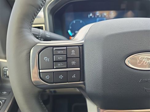 Used 2025 Ford F450 Platinum w/ Platinum Plus Package image 18