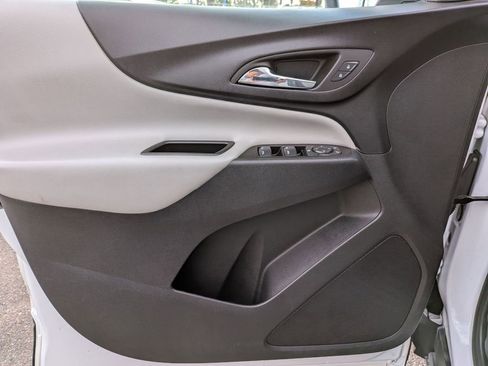 Used 2022 Chevrolet Equinox LS image 13