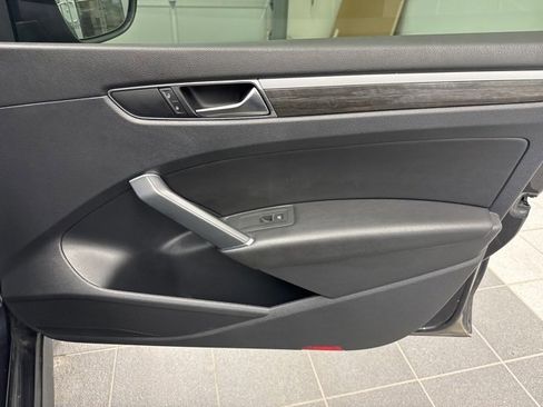 Used 2017 Volkswagen Passat 1.8T SE image 10