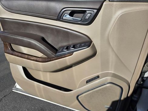 Used 2019 Chevrolet Suburban LT image 20