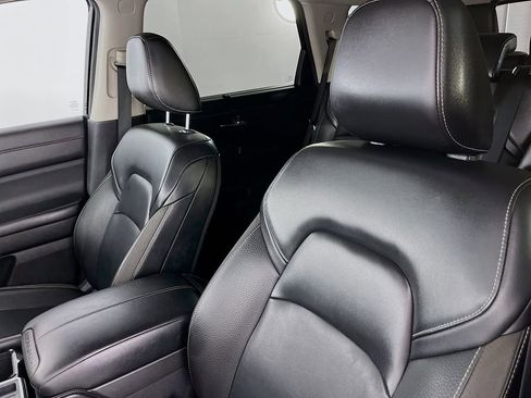 Used 2023 Nissan Pathfinder SL w/ Lighting Package (N92) image 27