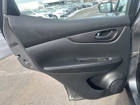 Used 2020 Nissan Rogue Sport S image 16