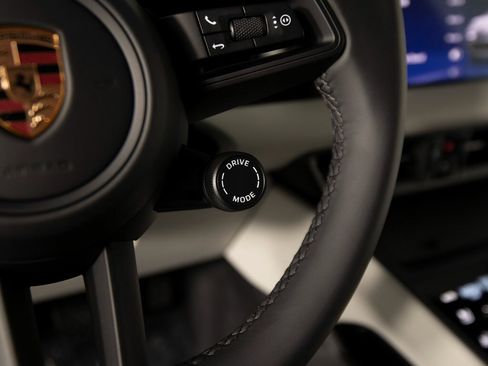 New 2025 Porsche Macan 4 Electric image 20