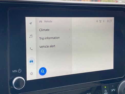 Used 2023 Toyota Highlander XLE FWD image 24