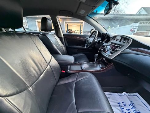 Used 2012 Toyota Avalon FWD image 17