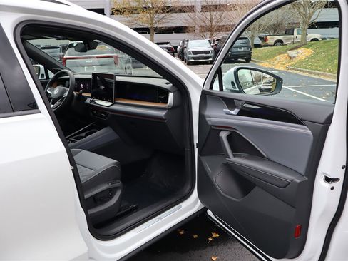 New 2026 Volkswagen Tiguan SEL R-Line image 26