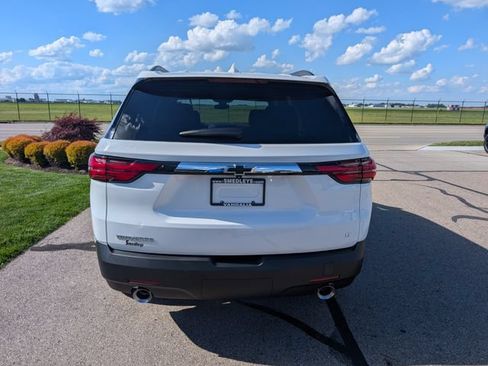 Used 2023 Chevrolet Traverse LT FWD image 8