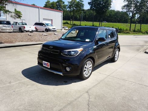 Used 2018 Kia Soul + FWD image 20