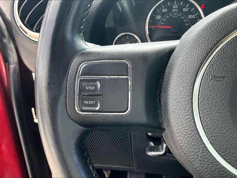 Used 2012 Jeep Wrangler Unlimited Sahara AWD/4WD image 11
