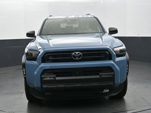 Used 2025 Toyota 4Runner SR5 AWD/4WD image 8