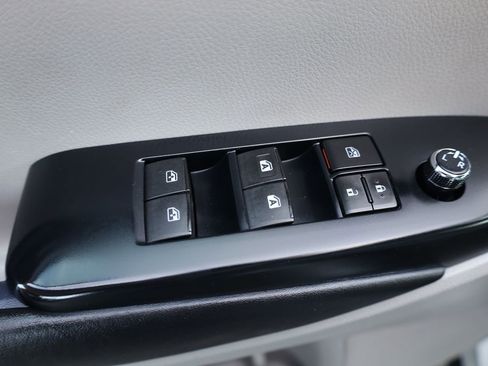 Used 2019 Toyota Highlander XLE image 10