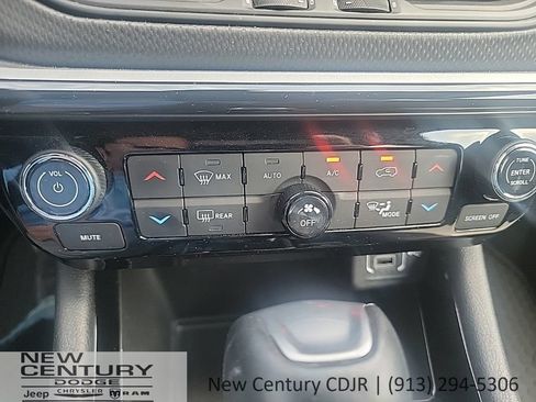 Used 2025 Jeep Compass Trailhawk AWD/4WD image 13