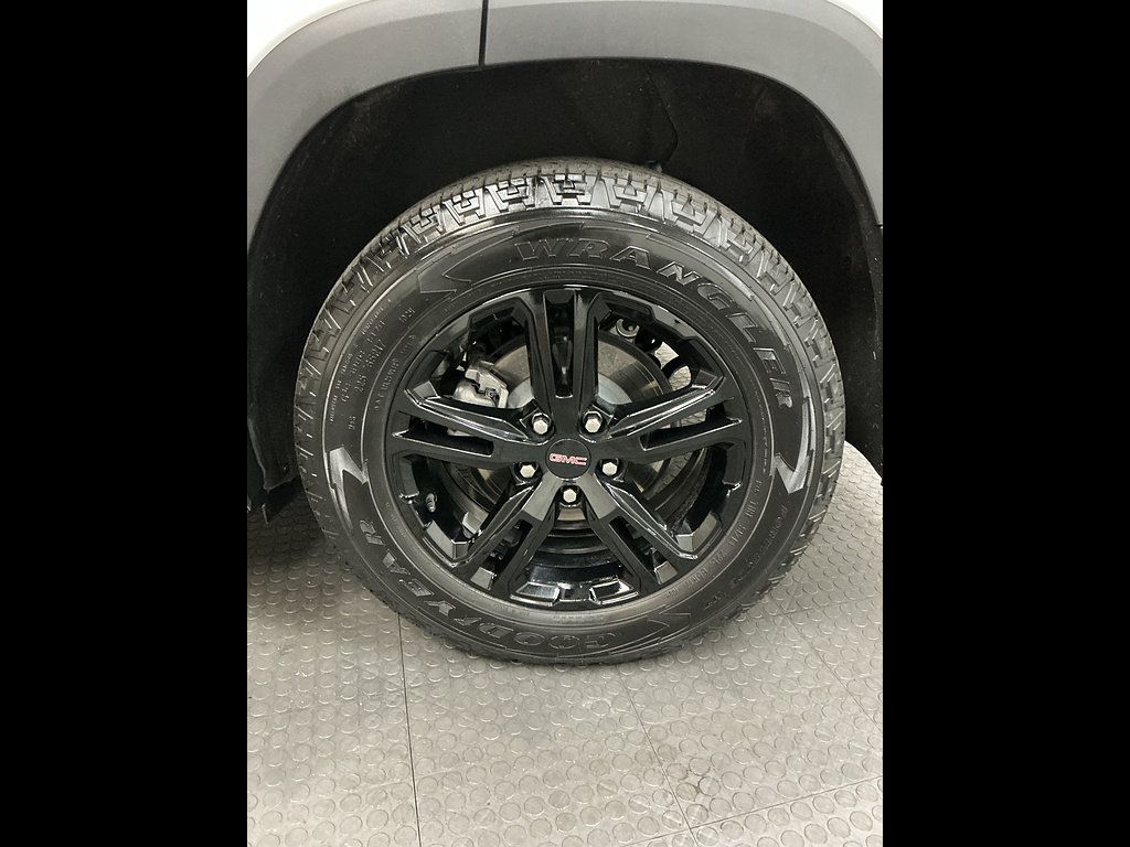 Used 2024 GMC Terrain AT4 w/ LPO, 'HIT The Road' Package AWD/4WD image 41