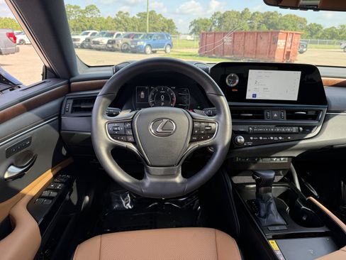 Used 2025 Lexus ES 350 w/ Premium Package FWD image 29