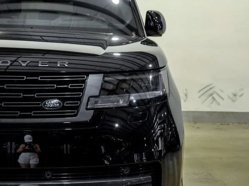 Used 2025 Land Rover Range Rover Long Wheelbase SE AWD/4WD image 3
